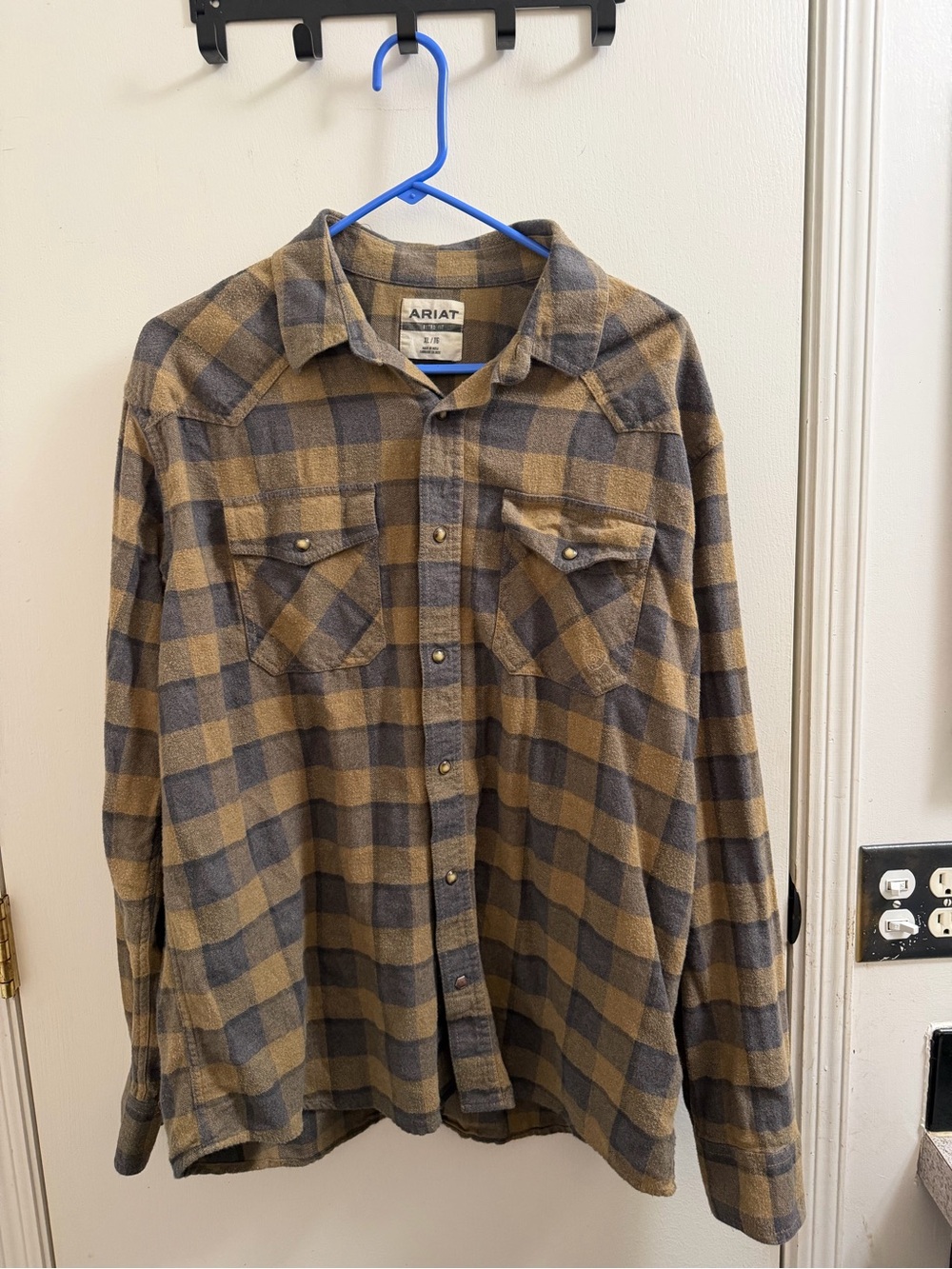 Ariat Men’s Tan and Gray Plaid Button-Up Shirt